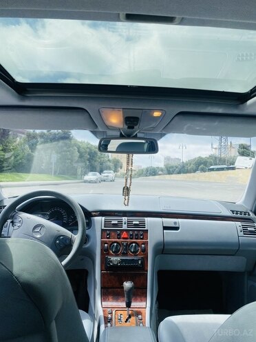 Mercedes E 280 2001, 310,000 km - 2.8 l - Bakı