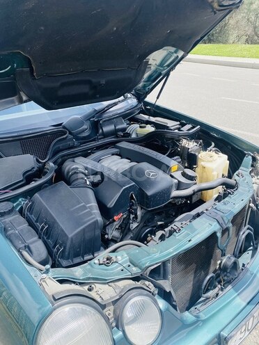 Mercedes E 280 2001, 310,000 km - 2.8 l - Bakı