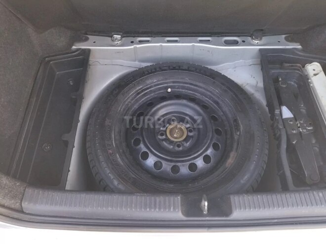 Toyota Corolla 2004, 330,000 km - 1.4 l - Bakı