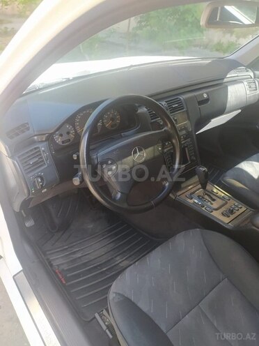 Mercedes E 240 2001, 237,000 km - 2.4 л - Bakı