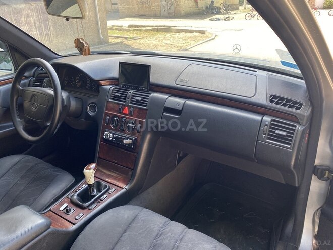 Mercedes E 200 1999, 217,600 km - 2.0 l - Sumqayıt