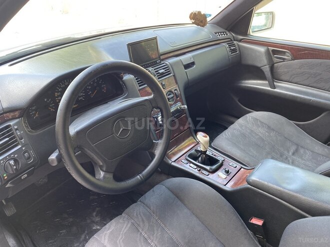 Mercedes E 200 1999, 217,600 km - 2.0 l - Sumqayıt
