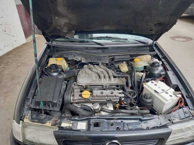 Opel Astra 1995, 196,000 km - 1.6 l - Bakı
