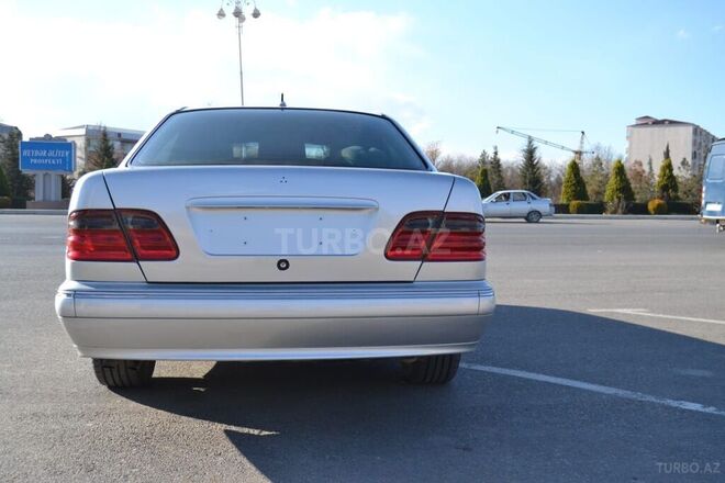 Mercedes E 220 2000, 281,000 km - 2.2 l - Bakı