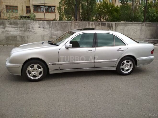 Mercedes E 220 2000, 281,000 km - 2.2 l - Bakı