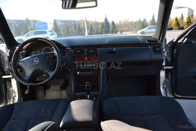 Mercedes E 220 2000, 281,000 km - 2.2 l - Bakı