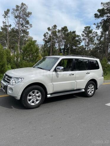Mitsubishi Pajero 2010, 128,000 km - 3.5 л - Bakı