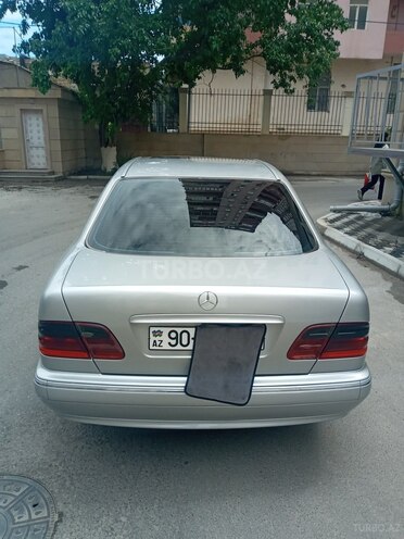 Mercedes E 220 2000, 368,000 km - 2.2 l - Xırdalan