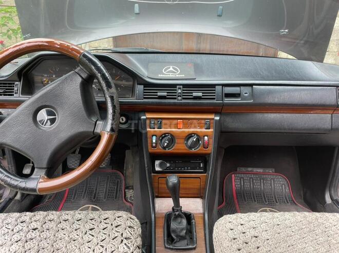 Mercedes E 200 1992, 300,000 km - 2.0 l - Bakı
