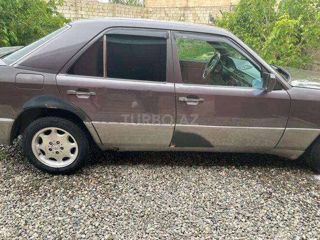 Mercedes E 200 1992, 300,000 km - 2.0 l - Bakı