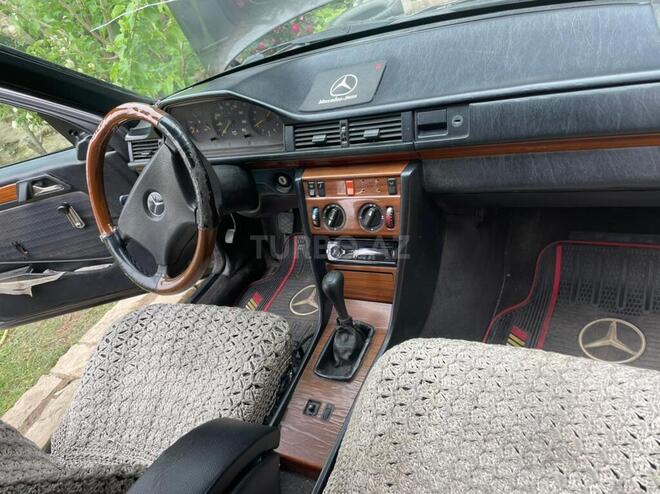 Mercedes E 200 1992, 300,000 km - 2.0 l - Bakı