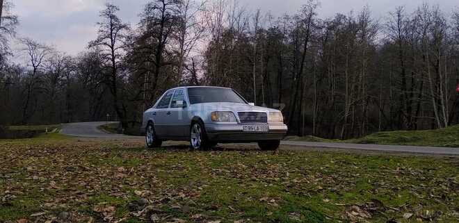 Mercedes E 220 1994, 324,583 km - 2.2 l - Bakı