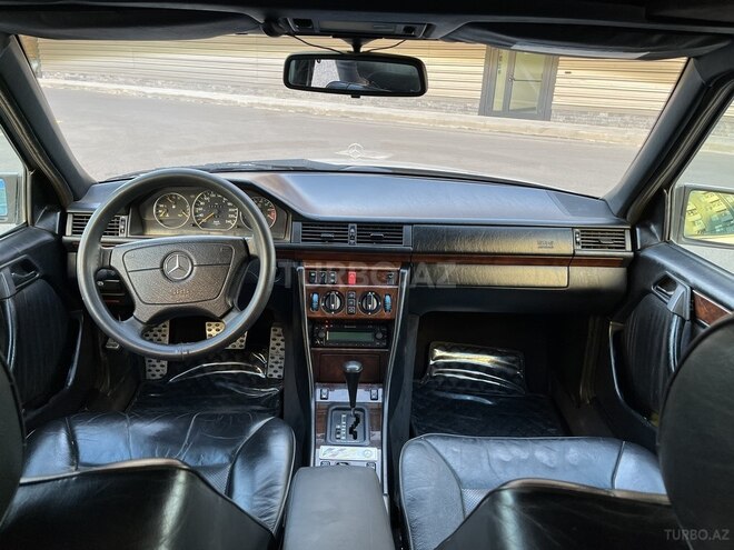 Mercedes E 220 1994, 324,583 km - 2.2 l - Bakı