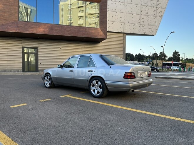 Mercedes E 220 1994, 324,583 km - 2.2 l - Bakı