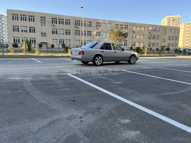 Mercedes E 220 1994, 324,583 km - 2.2 l - Bakı