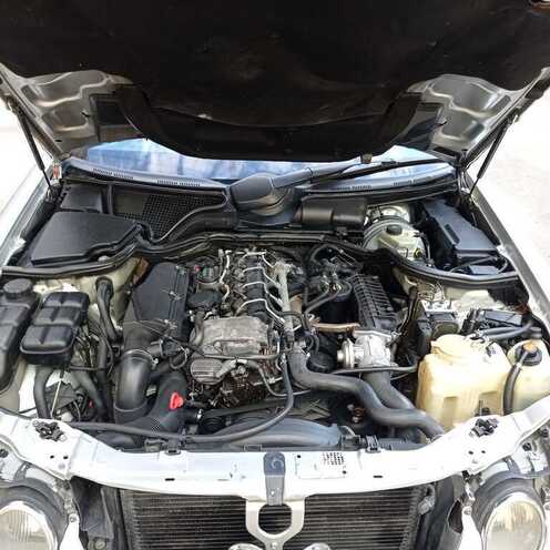 Mercedes E 220 1999, 560,000 km - 2.2 l - Bakı
