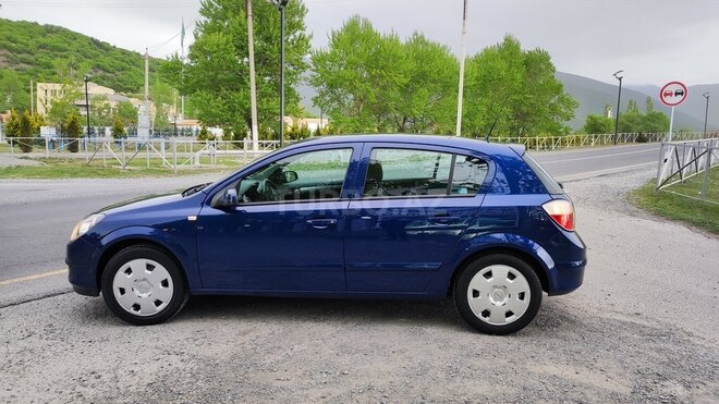Opel Astra 2006, 198,500 km - 1.6 л - Qəbələ