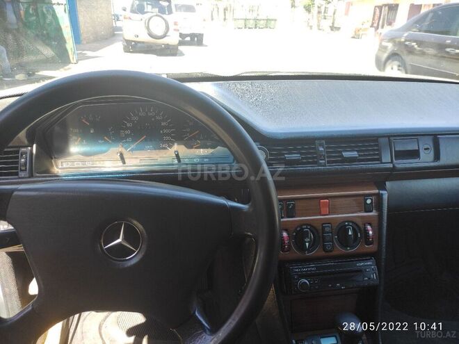 Mercedes E 260 1990, 350,000 km - 2.6 l - Bakı