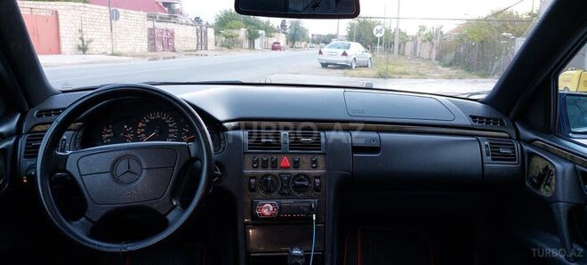 Mercedes E 240 1998, 385,000 km - 2.4 l - Sumqayıt