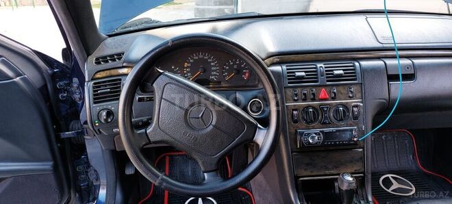 Mercedes E 240 1998, 385,000 km - 2.4 l - Sumqayıt