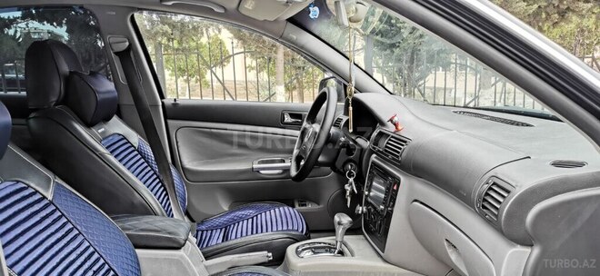 Volkswagen Passat 2001, 260,000 km - 2.0 l - Bakı