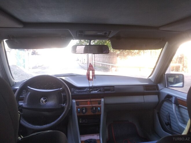 Mercedes E 200 1991, 250,000 km - 2.0 l - İmişli