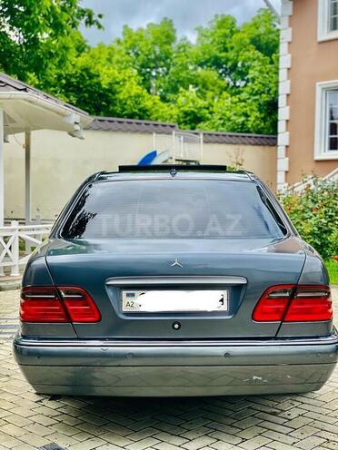 Mercedes E 320 1999, 240,000 km - 3.2 l - Bakı