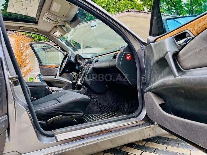 Mercedes E 320 1999, 240,000 km - 3.2 l - Bakı