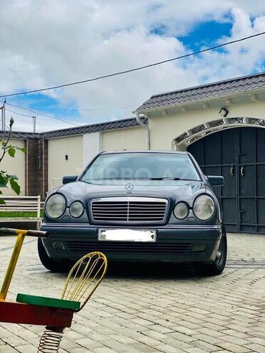 Mercedes E 320 1999, 240,000 km - 3.2 l - Bakı
