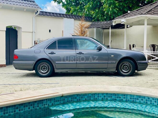 Mercedes E 320 1999, 240,000 km - 3.2 l - Bakı