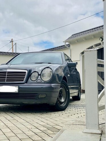 Mercedes E 320 1999, 240,000 km - 3.2 l - Bakı