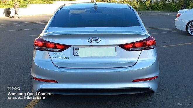 Hyundai Elantra 2018, 114,585 km - 2.0 l - Bakı