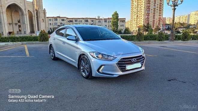 Hyundai Elantra 2018, 114,585 km - 2.0 l - Bakı