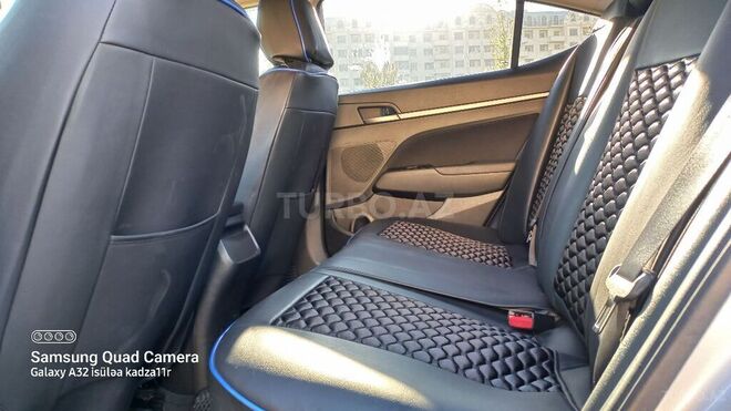 Hyundai Elantra 2018, 114,585 km - 2.0 l - Bakı