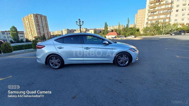 Hyundai Elantra 2018, 114,585 km - 2.0 l - Bakı