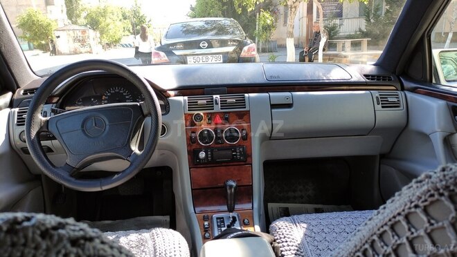 Mercedes E 240 1998, 280,399 km - 2.4 l - Sumqayıt