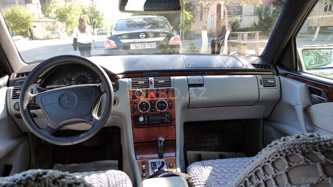 Mercedes E 240 1998, 280,399 km - 2.4 l - Sumqayıt