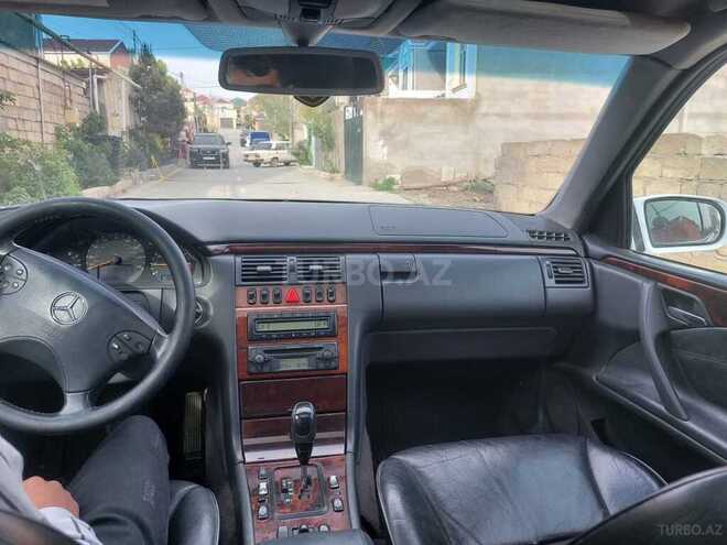 Mercedes E 240 2001, 298,058 km - 2.4 l - Bakı