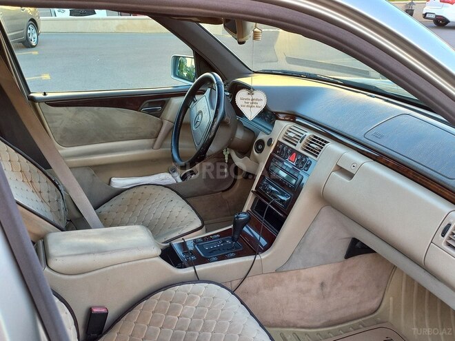 Mercedes E 230 1996, 373,000 km - 2.3 l - Bakı