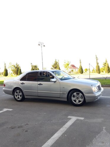 Mercedes E 220 1999, 361,000 km - 2.2 l - Sumqayıt