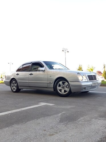 Mercedes E 220 1999, 361,000 km - 2.2 l - Sumqayıt