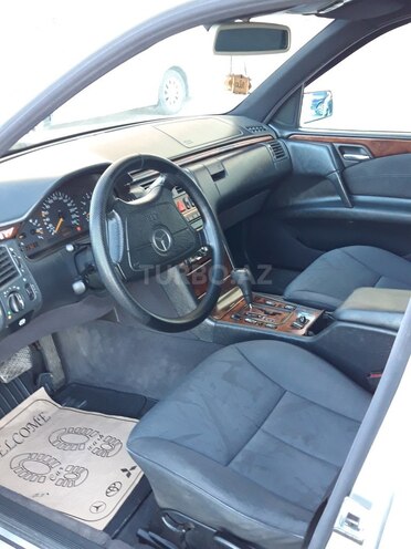Mercedes E 220 1999, 361,000 km - 2.2 l - Sumqayıt