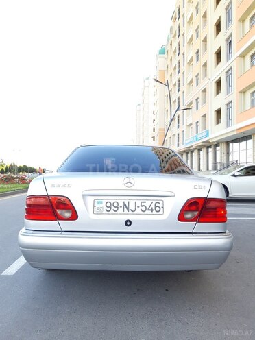 Mercedes E 220 1999, 361,000 km - 2.2 l - Sumqayıt