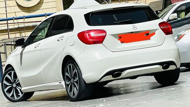 Mercedes A 180 2013, 146,000 km - 1.6 л - Bakı