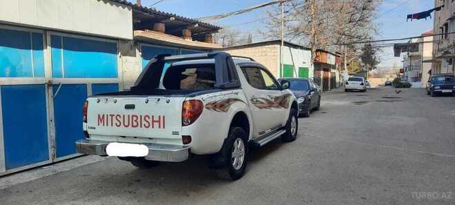 Mitsubishi L200 2011, 278,973 km - 2.5 л - Sumqayıt