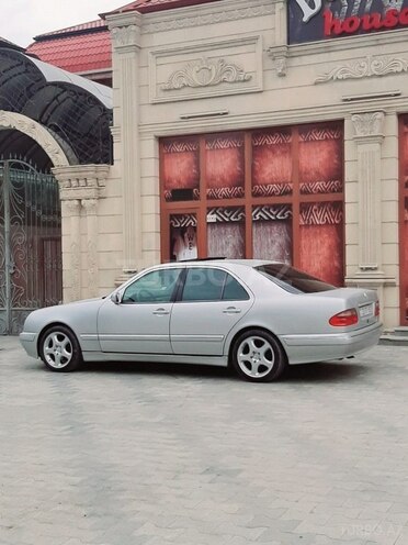 Mercedes E 200 2000, 220,602 km - 2.0 l - Gəncə