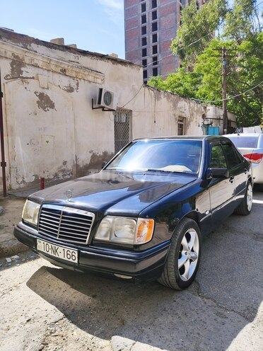 Mercedes E 220 1994, 437,000 km - 2.2 l - Bakı