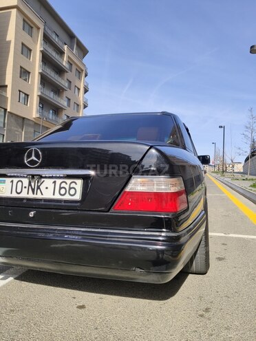 Mercedes E 220 1994, 437,000 km - 2.2 l - Bakı