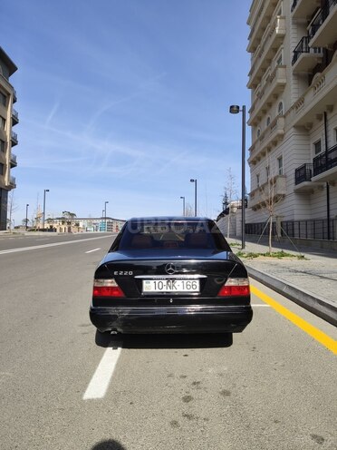 Mercedes E 220 1994, 437,000 km - 2.2 l - Bakı