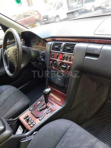 Mercedes E 200 2000, 301,033 km - 2.0 l - Bakı